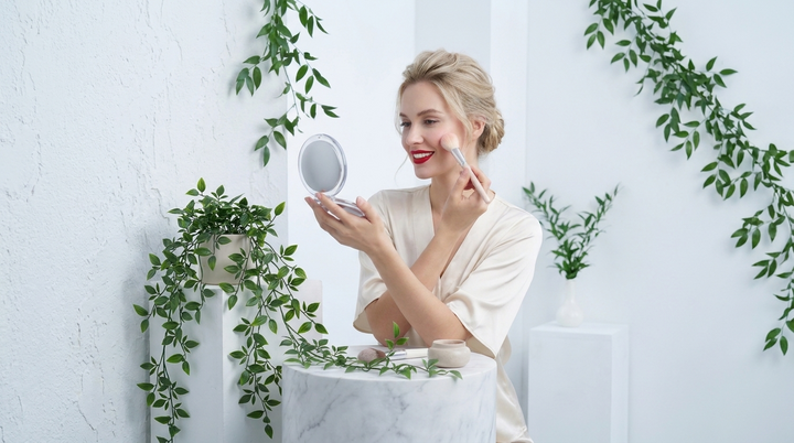 What is the best travel makeup mirror?